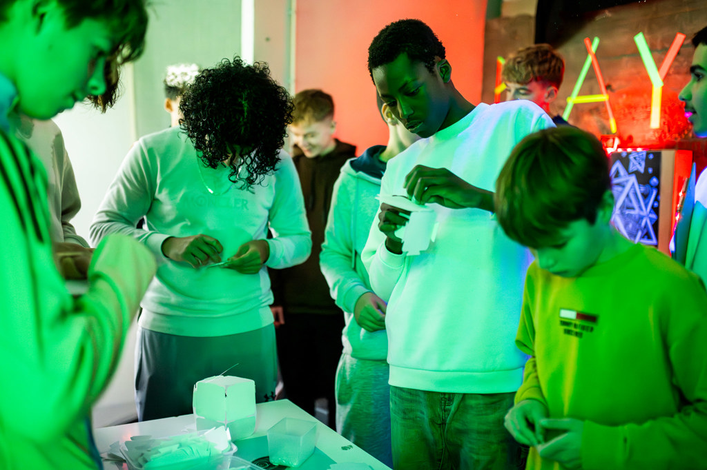 101_20241125_LotsofLieke_Techarttour_LR.jpg