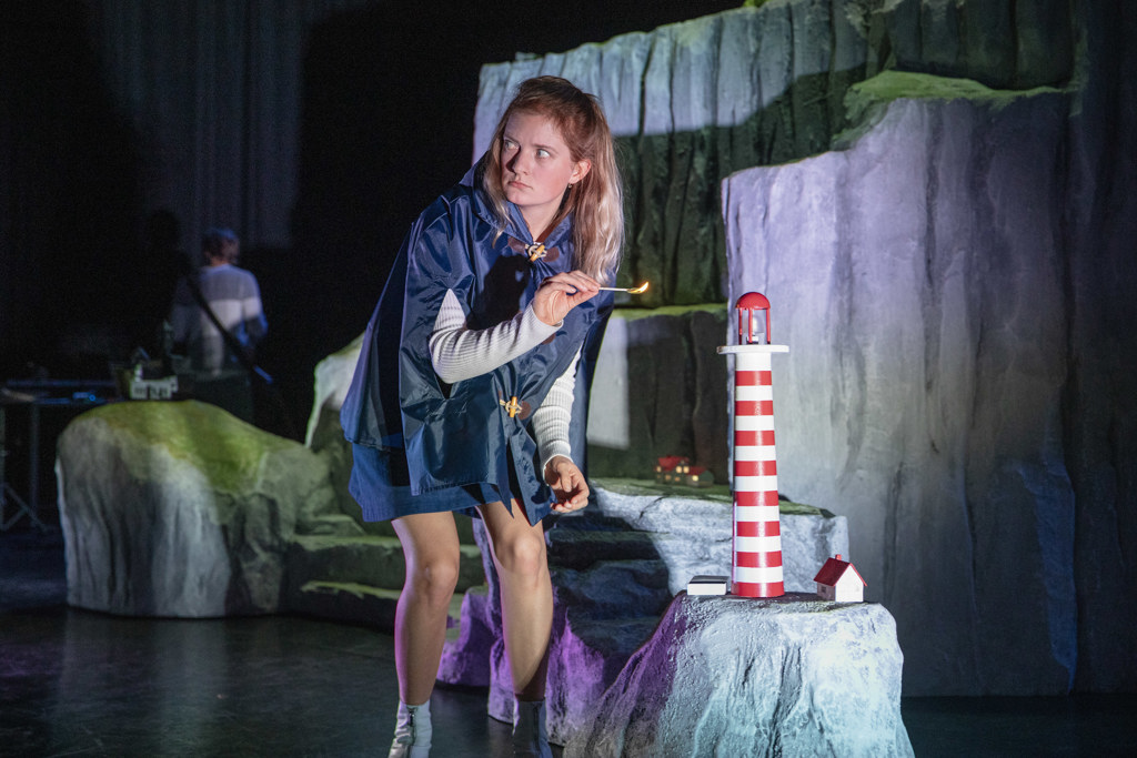 2_hr_lampje_maas-theater-en-dans_-philedeprez.jpg
